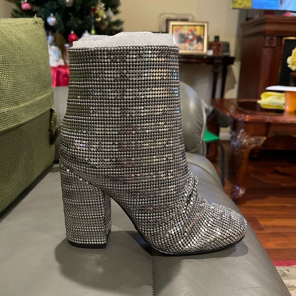 Schutz sliver boots
